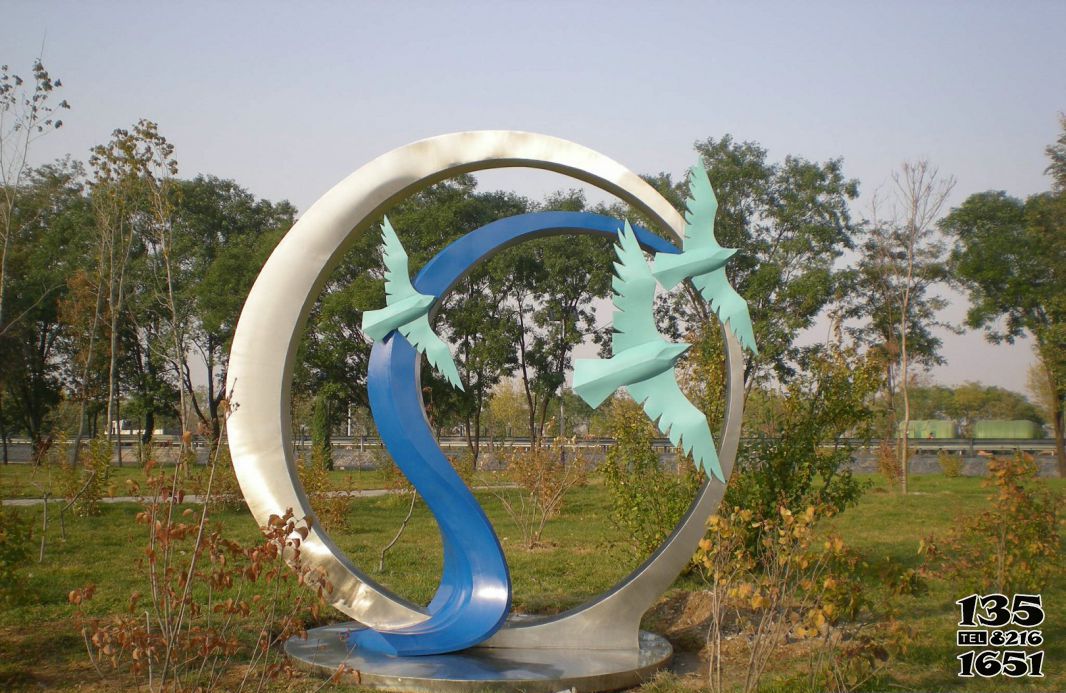 大雁雕塑-不锈钢大雁南飞公园景观雕塑高清图片