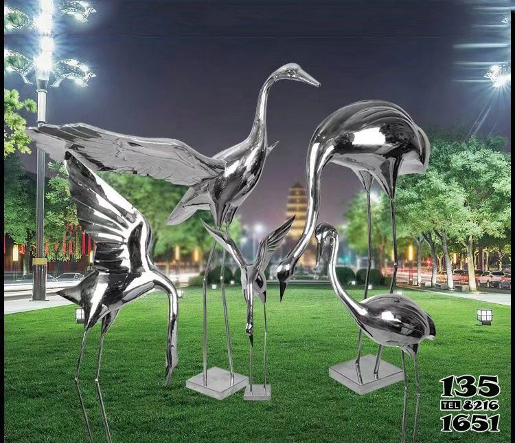 丹顶鹤雕塑-公园户外不锈钢镜面丹顶鹤雕塑高清图片