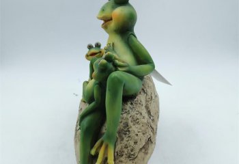 青蛙雕塑-户外两只创意玻璃钢青蛙雕塑