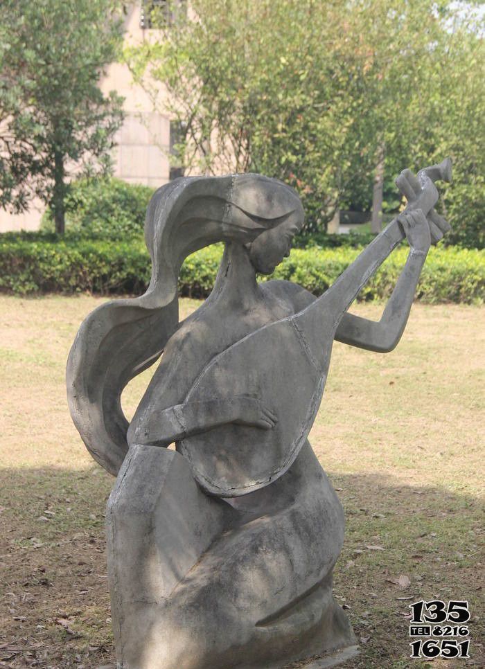 弹奏人物雕塑-公园户外弹琵琶的女孩石雕弹雕塑高清图片
