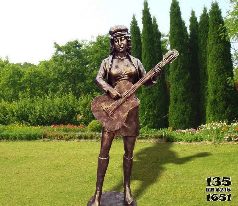 弹奏人物雕塑-室外广场弹吉他人物铜雕弹雕塑高清图片