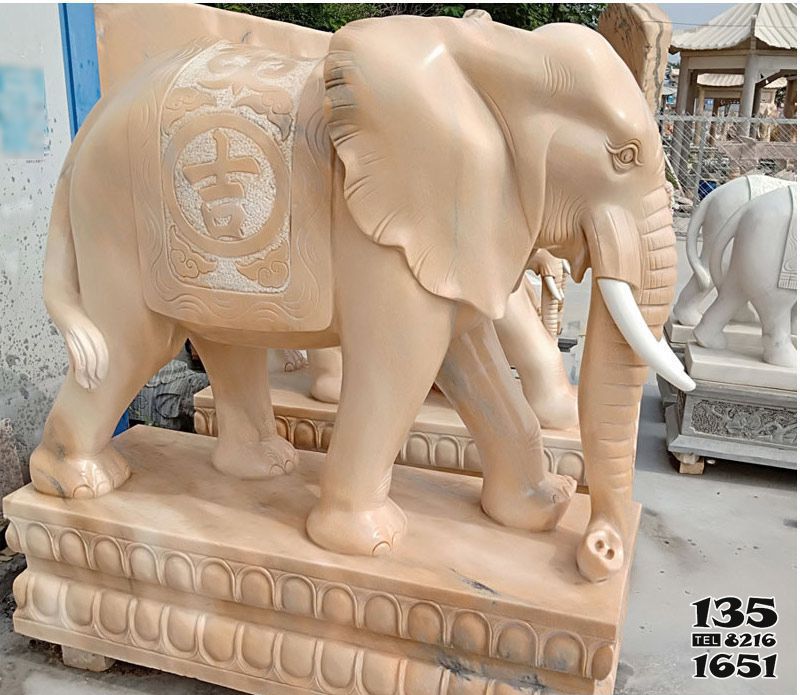 大象雕塑-庭院晚霞红石雕大象雕塑高清图片