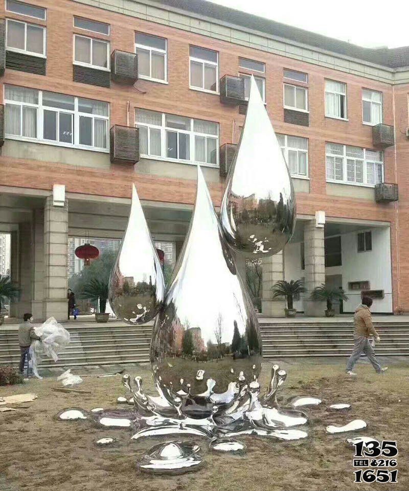 鹅卵石雕塑-校园不锈钢创意滴落的水滴雕塑高清图片