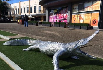 鳄鱼雕塑-大型商场摆放的张嘴的玻璃钢创意鳄鱼雕塑