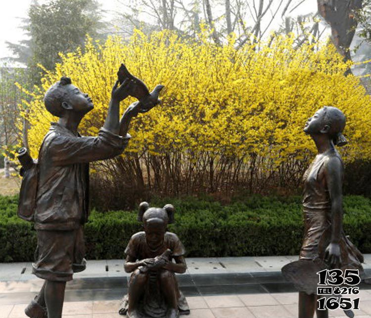 儿童雕塑-公园铜雕放风筝的儿童雕塑高清图片