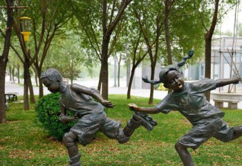 儿童雕塑-公园铜雕小孩子玩耍轮滑的儿童雕塑