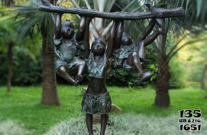 儿童铜雕-花园广场爬树枝的儿童铜雕
