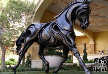 飞马雕塑-草地上摆放的黑色的不锈钢创意飞马雕塑