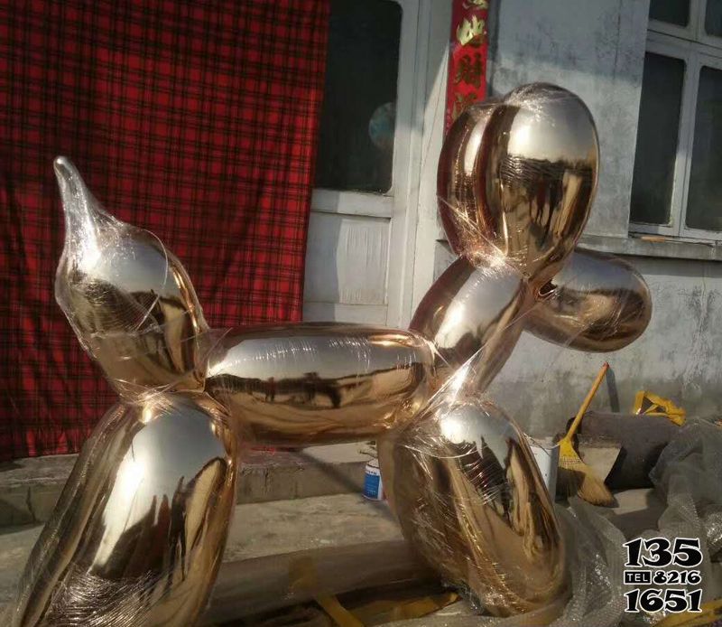 狗雕塑-庭院创意玻璃钢金色气球狗雕塑高清图片
