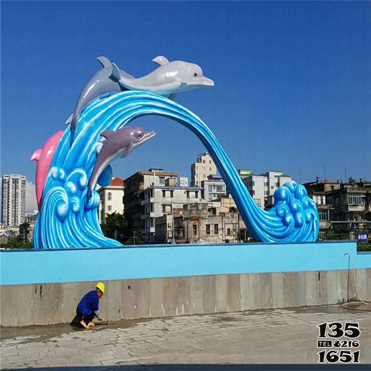 海豚雕塑-大型广场摆放跳跃的玻璃钢海豚雕塑高清图片
