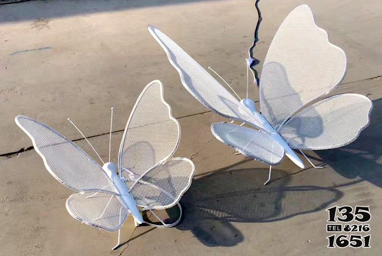 蝴蝶雕塑-玻璃钢抽象广场蝴蝶雕塑高清图片