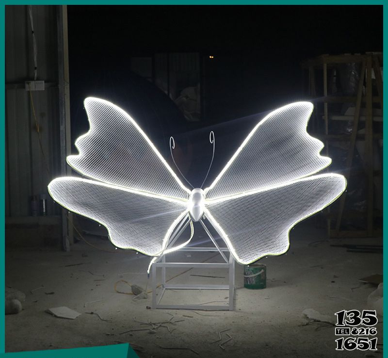 蝴蝶雕塑-公园野外亮灯照明不锈钢大型蝴蝶雕塑高清图片