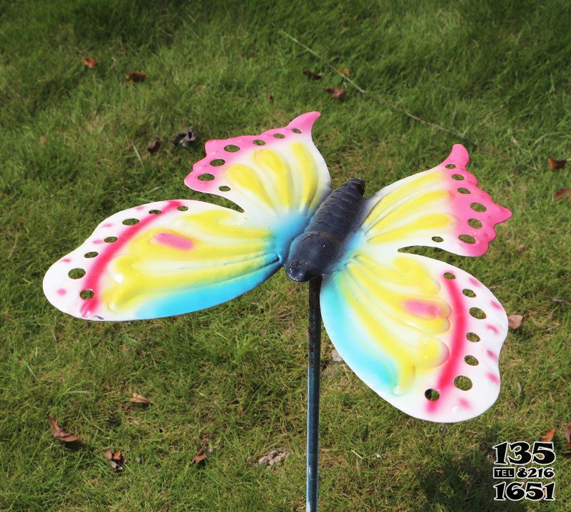 蝴蝶雕塑-游乐园玻璃钢抽象蝴蝶雕塑高清图片