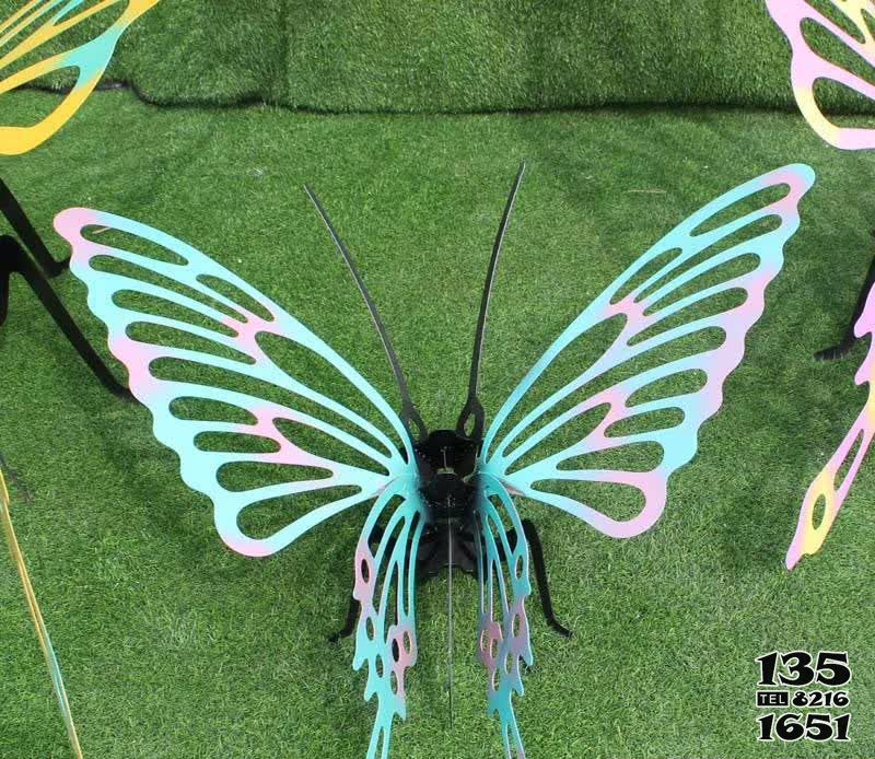 蝴蝶雕塑-游乐园玻璃钢创意蝴蝶雕塑高清图片