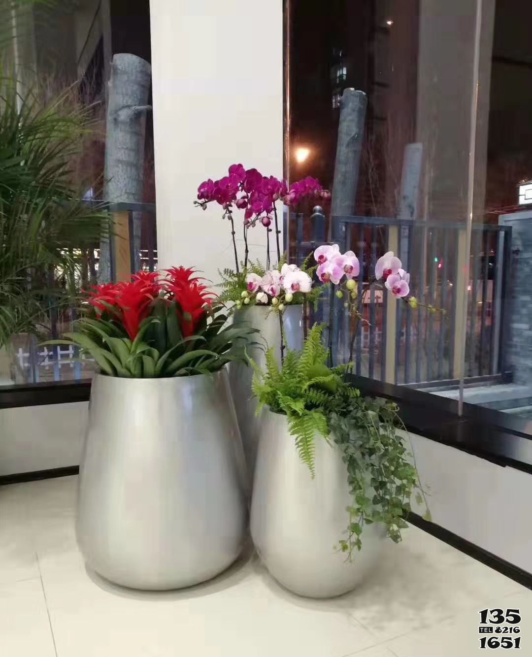 花盆雕塑-不锈钢抛光室内花盆雕塑高清图片