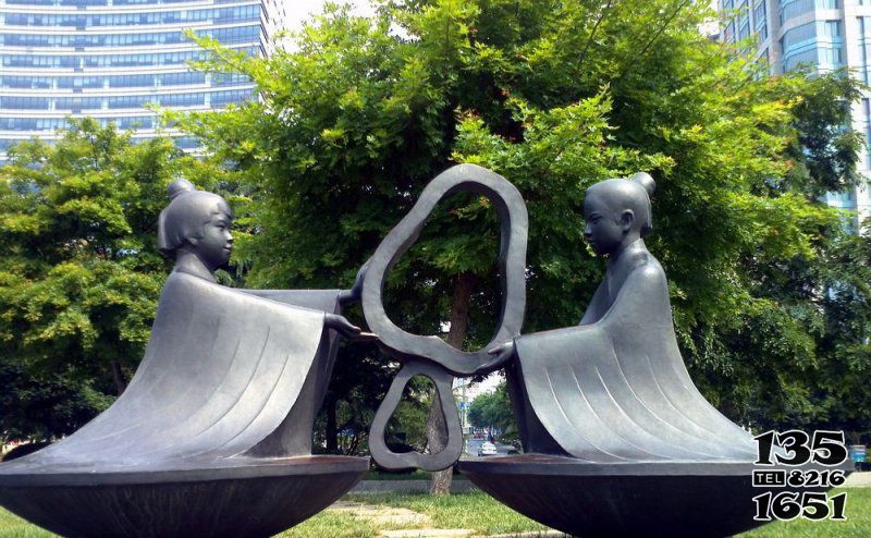 孔融让梨雕塑-不锈钢仿铜公园抽象孔融让梨雕塑高清图片