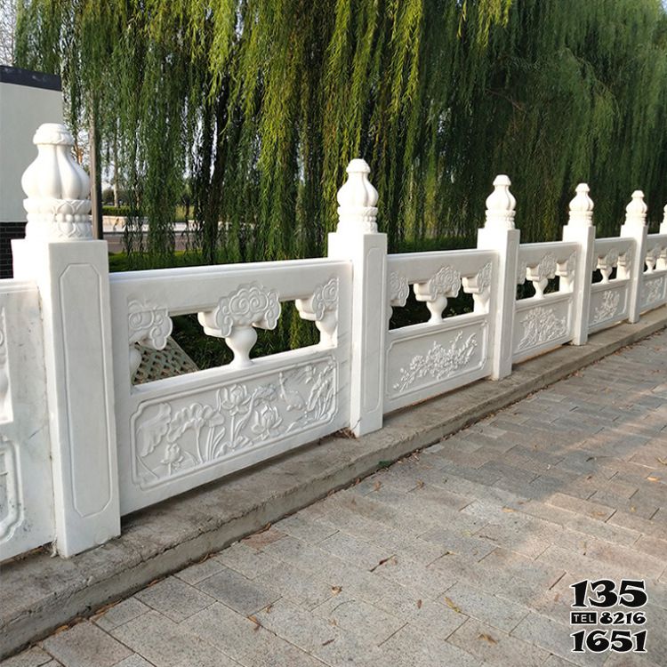 栏杆栏板雕塑-小区景观河道汉白玉镂空栏板雕塑高清图片