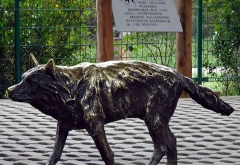 狼雕塑-景区动物园不锈钢仿古做旧行走的狼雕塑
