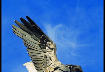 老鹰雕塑-室外空中一只展翅的不锈钢老鹰雕塑
