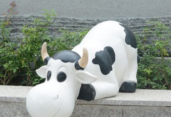 牛雕塑-农场一只趴着的玻璃钢牛雕塑
