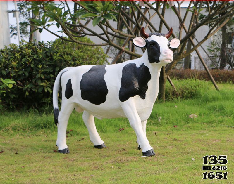 牛雕塑-农场一只小号玻璃钢公牛雕塑高清图片