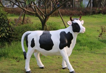 牛雕塑-农场站立一只小号玻璃钢牛雕塑