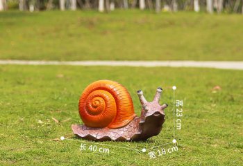 蜗牛雕塑-草地上摆放的小号的银灰的树脂仿真蜗牛雕塑