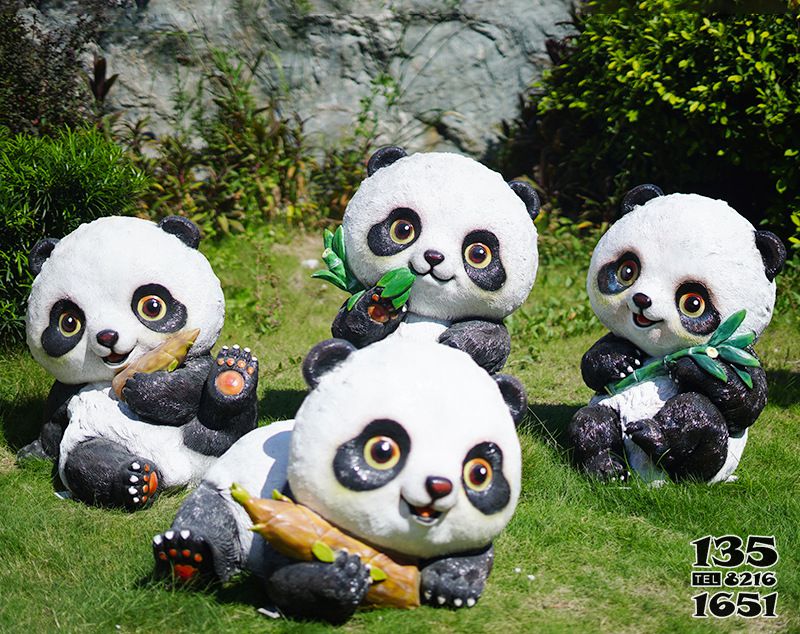 熊猫雕塑-游乐园草坪四只玩耍玻璃钢熊猫雕塑高清图片