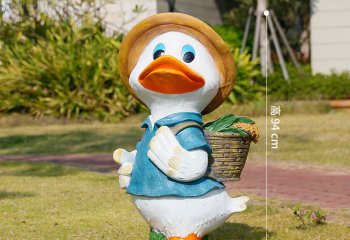 鸭子雕塑-草地上背筐的玻璃钢彩绘鸭子雕塑