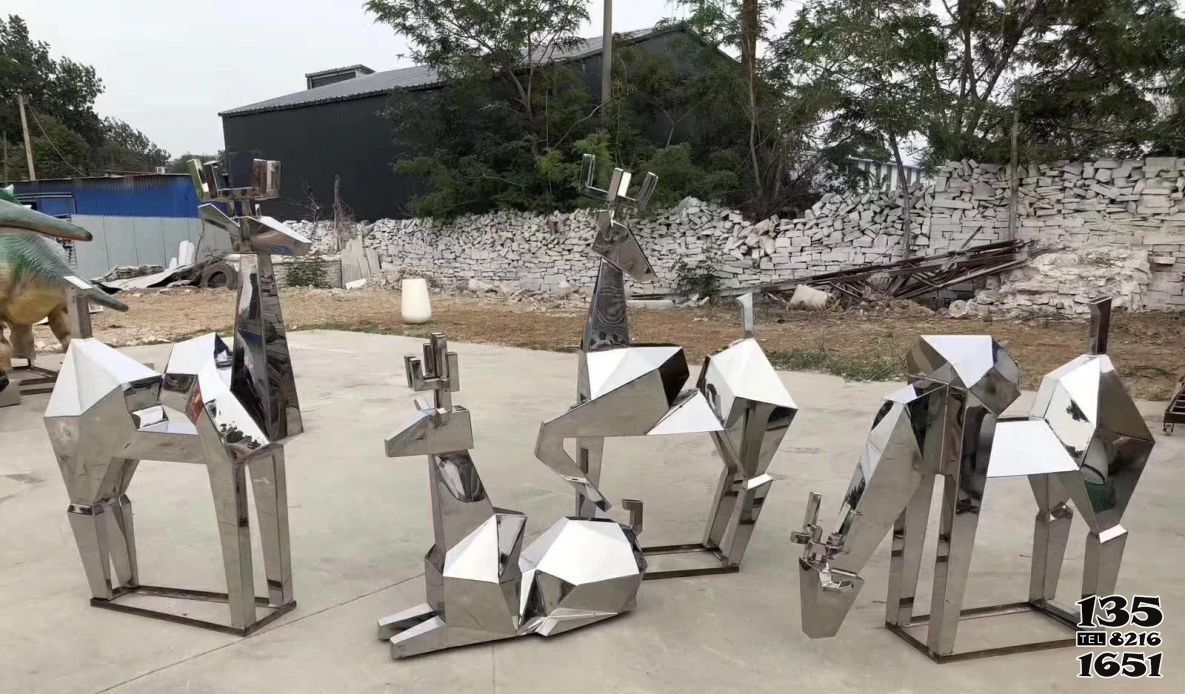 梅花鹿雕塑-公园户外不锈钢镜面几何梅花鹿雕塑
