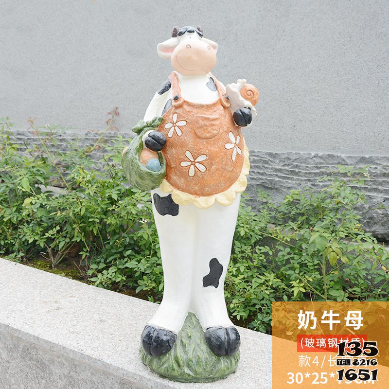 牛雕塑-景区花园一只大号玻璃钢奶牛雕塑高清图片