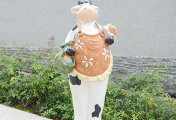 牛雕塑-景区花园一只大号玻璃钢奶牛雕塑