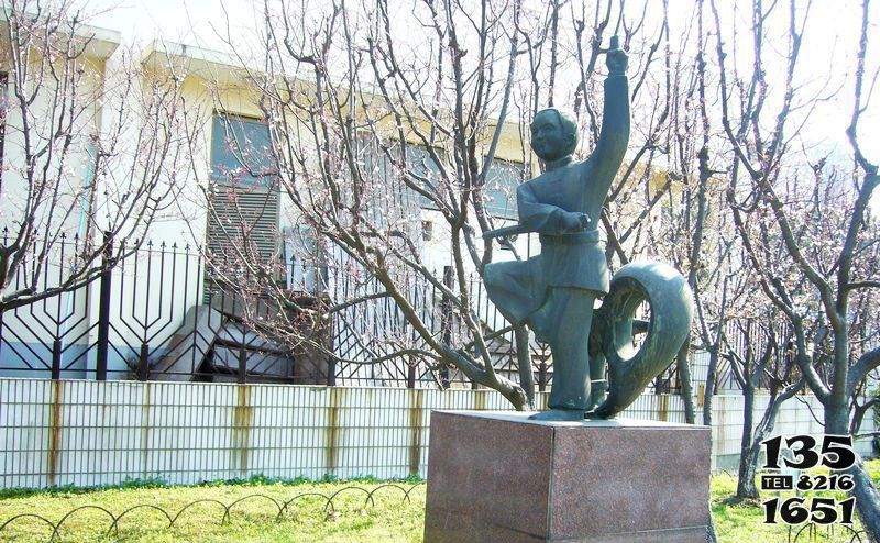 跳舞蹈雕塑-公园舞剑的老人人物青铜雕塑高清图片
