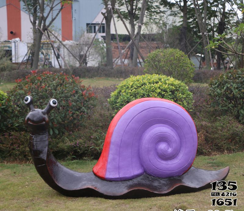 蜗牛雕塑-公园摆放的大眼睛玻璃钢彩绘蜗牛雕塑高清图片