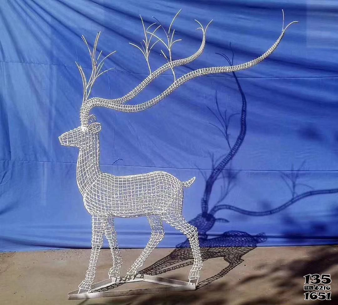 鹿雕塑-大型景观装饰品铁艺鹿雕塑高清图片