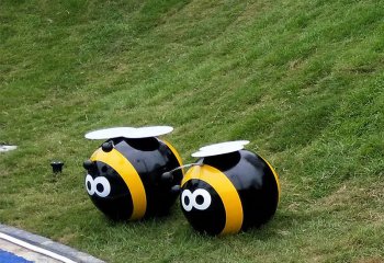 蜜蜂雕塑-体育公园草坪创意可爱萌宠蜜蜂玻璃钢雕塑