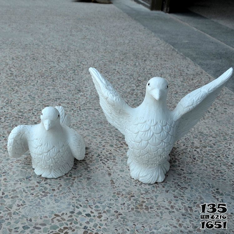 鸽子雕塑-公园别墅玻璃钢树脂创意鸽子景观高清图片