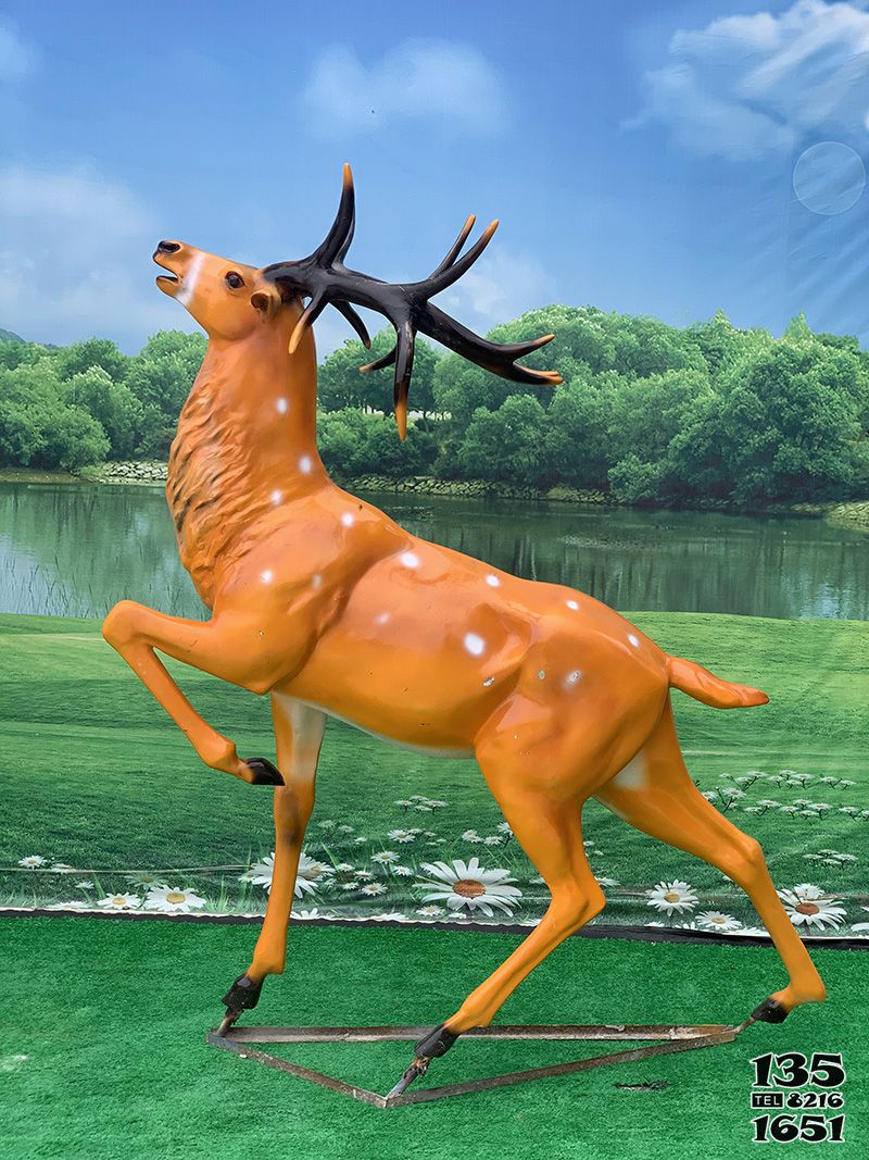梅花鹿雕塑-户外景区玻璃钢彩绘大型动物景观梅花鹿雕塑