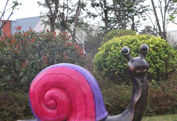 蜗牛雕塑-草地上摆放的中眼睛的红色玻璃钢彩绘蜗牛雕塑