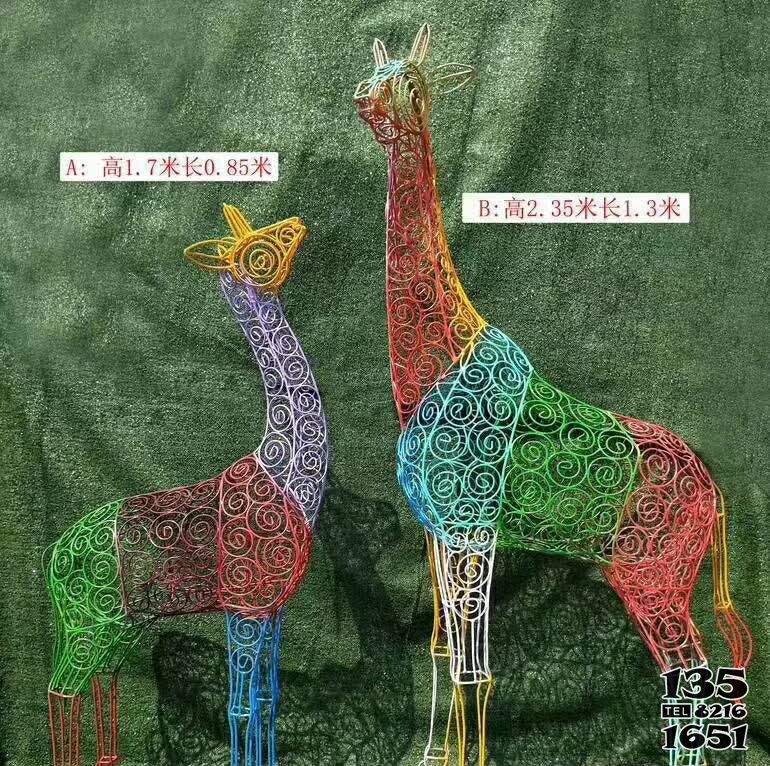 长颈鹿雕塑-不锈钢彩色创意园林照明景观长颈鹿雕塑