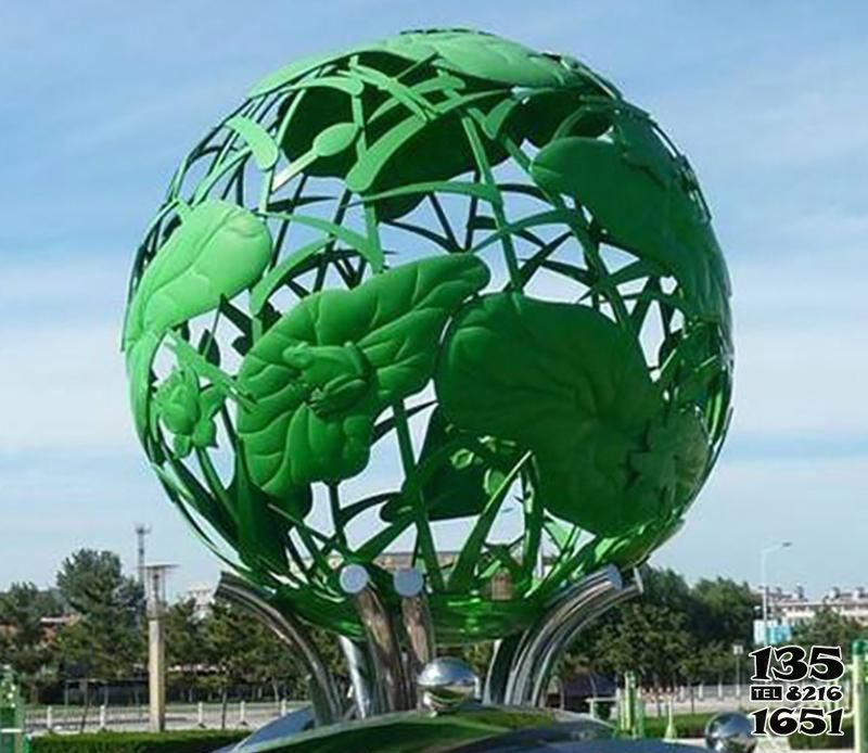 荷花雕塑-公园广场不锈钢创意荷花球雕塑高清图片
