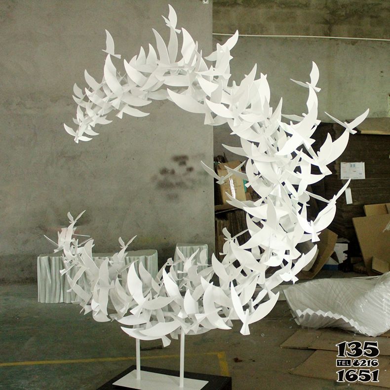 鸽子雕塑-室内别墅玻璃钢创意抽象装饰品鸽子摆件雕塑高清图片