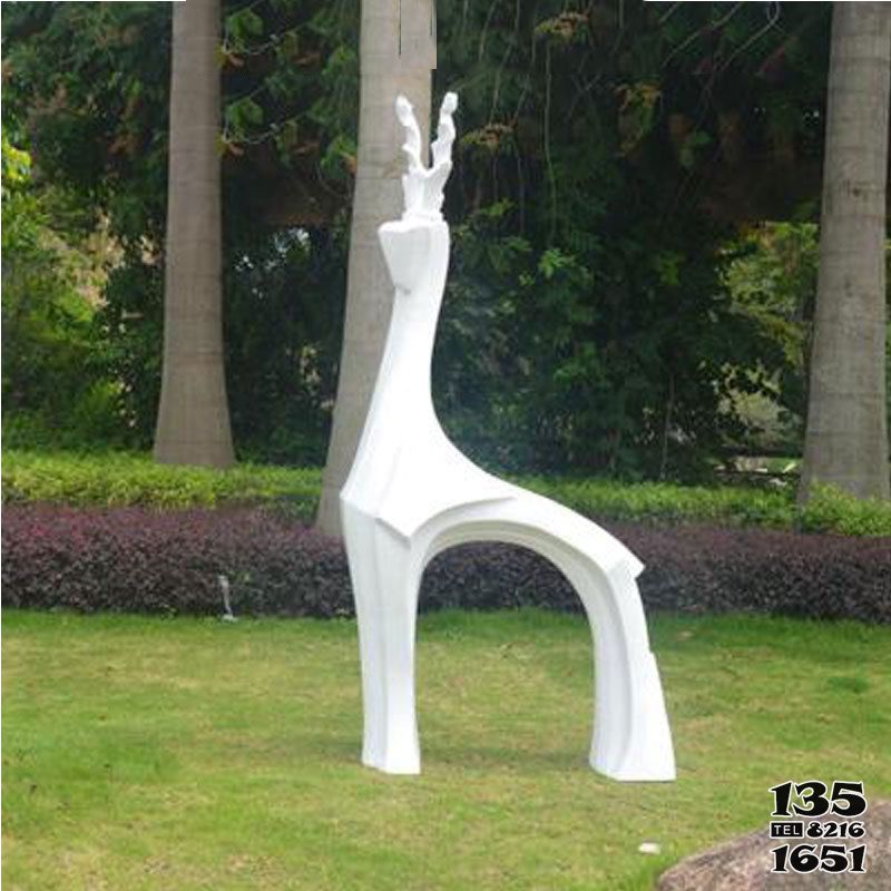 鹿雕塑-公园抽象玻璃钢白色鹿雕塑高清图片