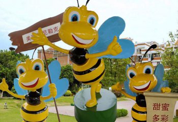 蜜蜂雕塑-体育场草坪摆放三只跳舞玻璃钢蜜蜂雕塑