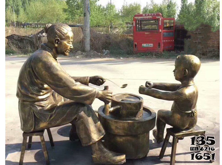 亲情雕塑-广场帮母亲磨豆的人物铜雕亲情雕塑
