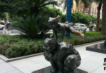 跳山羊雕塑-步行街铜雕人物景观女孩跳山羊雕塑