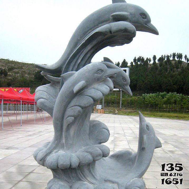 海豚雕塑-景区一大三小石雕海豚雕塑高清图片
