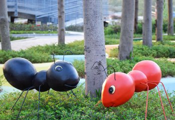 蚂蚁雕塑-庭院草坪一黑一红找东西玻璃钢蚂蚁雕塑