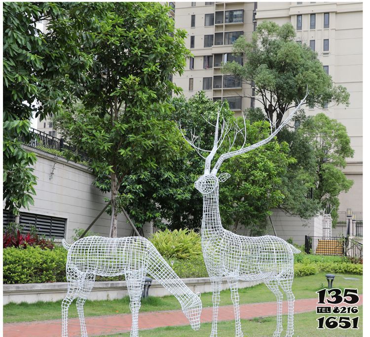 梅花鹿雕塑-公园镂空创意户外园林景观梅花鹿雕塑高清图片