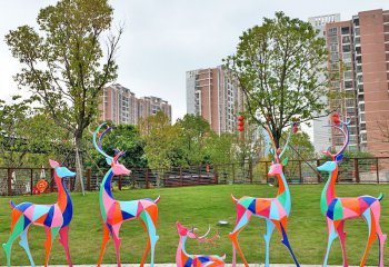 梅花鹿雕塑-园林景观玻璃钢彩绘五颜六色的梅花鹿雕塑